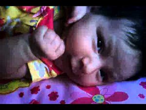 baby Ariana pulling her hair