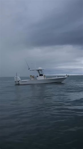 Yachts Direct | Yacht Sales on Instagram: "Recently Garmin released their wireless 'MOB' - Man Over Board System. This system implements individual captain and passenger wristbands that cut engine power in the event of a man overboard situation, acting as a kill switch that is required in all vessels under 26'. What do you think about this new release from Garmin and would you like to see it implemented more?! ______________________________________ 👇LIKE FOLLOW SHARE👇 @yachtsdirect @yachtsdire