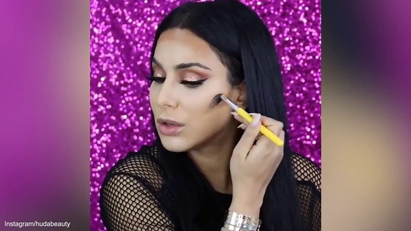 Huda Kattan tutorial on how to slim your face with contouring