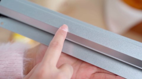 Henoyso 2 Pieces Restaurant Ticket Holder Receipt Holder Aluminum Order Ticket Rack Silver Kitchen Slide Check Rack for Office Cafes Pubs(40 Inch,No Slot)