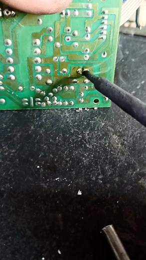 Electronic work soldering short | Tech NE