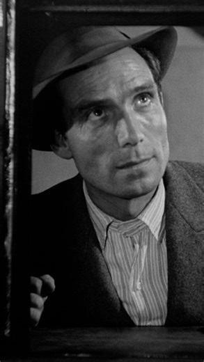 BICYCLE THIEVES is one of the most honest examples of Italy’s new realism wave. The cast was made up of non-actors (a big shift from the old Italian cinema full of stars and glam). No studio sets, no dramatic plot twists which wasn’t a step back, it was a reset for what cinema could be. It made filmmaking feel possible.⁠ No one watches Star Wars and thinks, “Yeah, I could make that.” ⁠ ⁠ Thank you, Italian neorealism. Thank you, BICYCLE THIEVES. We will remember you.⁠ ⁠ 🎥 Bicycle Thieves (1948)