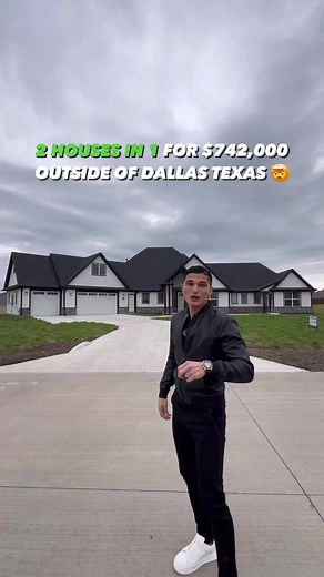 69K views · 1.8K reactions | $742,000 2 Houses In 1 Modern Farmhouse On Acre Lot 勞 #texas | Navarealtygroup | Facebook