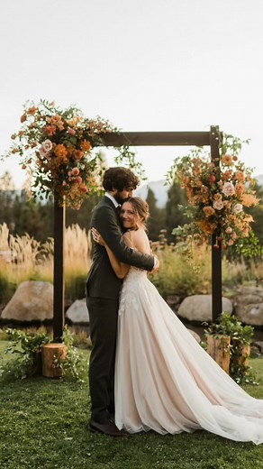 Your perfect wedding destination in Central Oregon is here—The Lodge at Aspen Lakes. We have everything you need for a magical day—18 hole championship golf course, full dining, custom catering, and beautiful spaces to make your dream come true. #highdesertweddings #aspenlakeslodge #centraloregonweddings | The Lodge at Aspen Lakes