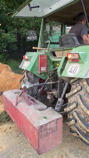 Farmer mit Stoll Frontlader lädt🚜🦣