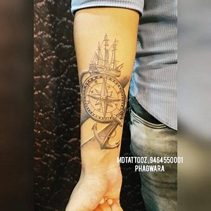 Compass tattoo plus name for his sister . Book tattoo with us now 📱9464550001 . Kiwe lagga g comment wich jrur dassna ji. . Please share with your friends to support our artwork🙏 . . 🚫please ignore the tags🚫 #tattooformen #tattooforgirls #phagwaratattoo #punjabtattoo #mdtattoos #tattoos #ink #tatto #smalltattoo #realistictattoo #tigertattoo #singga #jazzyb #sidhumoosewala #portraittattoo #tattoosinpunjab #smalltattoo #besttattoo #ellymangat #romantattoo #tigertattoo #tattooforboys #tattoofor