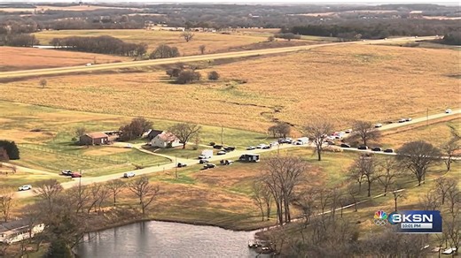 Multiple officers shot near Carbondale, suspect reported dead