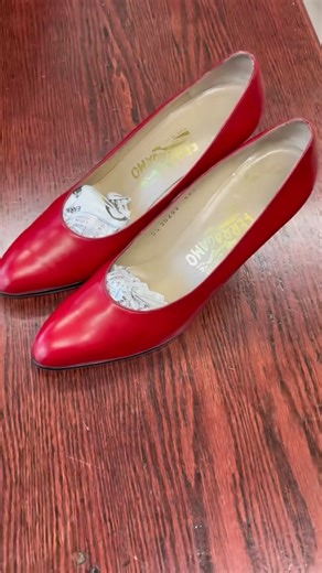 Pick of the Week This week’s feature at The Loafer League in Saint Louis, Missouri — a stunning pair of red Salvatore Ferragamo loafers crafted from genuine leather. These beauties feature sleek black accents for that bold, classic contrast. European size 9 (US 8.5) — perfect for the gentleman who appreciates luxury, craftsmanship, and timeless style. Priced at just $125 — an incredible deal for authentic . | VOP News STL