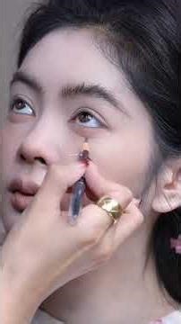 Master the atmosphere of a light-hearted expression and practice #Emily s look#Makeup