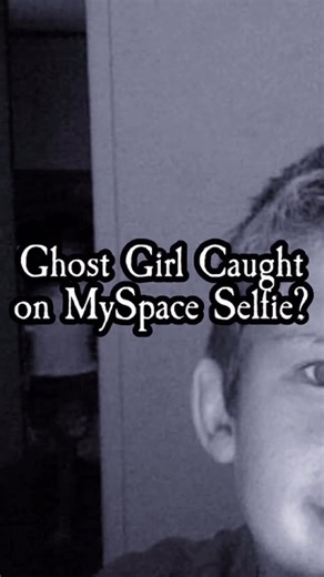 The Scarecast on Instagram: "This pic makes me not want to take a selfie from the laptop again… this Reddit user’s brother took this pic 15 years ago for his MySpace profile… and little did he know, his profile pic might have included a second individual. The Reddit user and his brother would look closely at the background of the image, noticing a little girl hanging out in the doorway. It’s a house of four guys, and none of them are babysitting. Allegedly, a little girl drowned in the pool out 