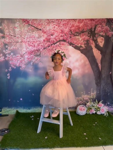 Floral scenes made for glowing portraits. 📸@j_uniquemoments Want more shooting inspo, behind-the-scenes, and exclusive perks? 🎥 Tap the link in my bio to join our 79,000 Kate photographers community! #KateBackdrop #spring #photographyinspiration #photographytips #giveaways #fyp