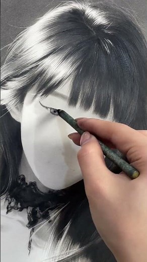 Perfect drawing cannot be without light! #drawing #charcoaldrawing #portraitdrawing #charcoalshading