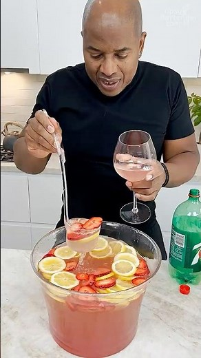 Summertime Pink Lemonade Sangria #cocktail