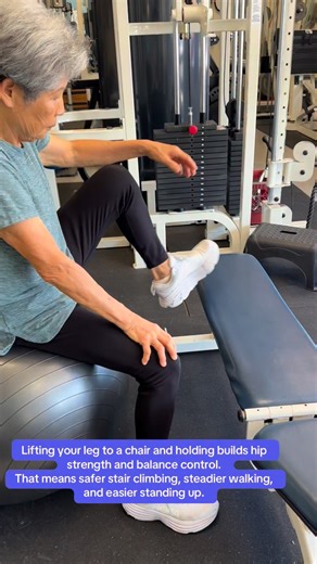 🪑⚖️ Balance & Core Builder for 70 Today’s featured exercise is done sitting on a large Swiss ball! 👉 Sit tall on the ball 👉 Place one leg up on a chair or bench 👉 Lift it up and down two times 👉 Then place both feet up on the bench and hold for 20–30 seconds This is a wonderful balance and core training exercise for 70 adults. 💛 Why this is so important after 70: • Improves balance and stability to help prevent falls • Strengthens deep core muscles that protect your spine • Builds hip and 