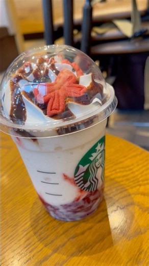 Ordering a Christmas Frappuccino at Starbucks 🎄✨ #starbucks #frappuccino #holidayvibes #hokkaido