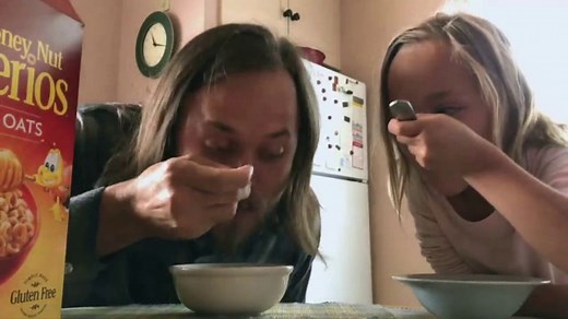 Honey Nut Cheerios TV Spot, 'Good Goes Round: Playing Around'