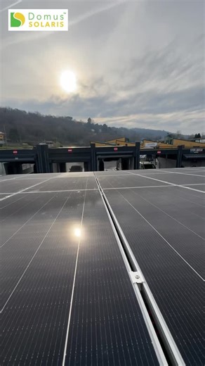 Domus Solaris SRL on Instagram: "⚡ 42,9 kWp di fotovoltaico ad alte prestazioni⚡ In questo video vi portiamo direttamente in cantiere di @stopewash autolavaggio a Lecco 🚘 un impianto progettato per lavorare al massimo delle prestazioni. 🔹 78 moduli SunPower 7Com da 550 Wp 🔹 78 ottimizzatori SolarEdge S1200 🔹 2 inverter SolarEdge SE20K 👉 Ogni modulo è ottimizzato singolarmente 👉 Produzione più stabile e meno perdite 👉 Controllo completo dell’impianto Un lavoro curato in ogni dettaglio, com