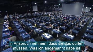 Auf dem Parteitag der AfD entbrannte eine hitzige Diskussuion um Parteichef Jörg Meuthen und seinen Stand in der Partei - sein national-liberales Lager und der rechte Flügel stehen sich unversöhnlich gegenüber. Die phoenix runde: "AfD im Richtungsstreit – Wer setzt sich durch?" um 18 Uhr hier im Livestream Für Interessierte, die Debatte um Parteichef Meuthen vom AfD-Parteitag: https://youtu.be/JeO5I3DhrOE | PHOENIX