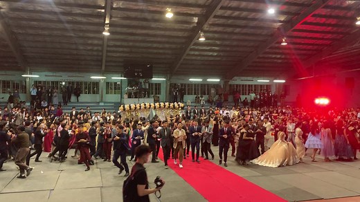 Junior’s Prom dance performance