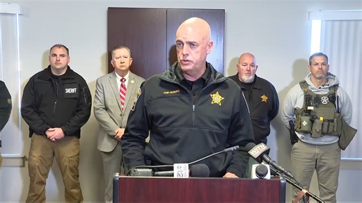 News 12 gives a full breakdown of a nearly two-month-long manhunt: from the details of Dominic Connelly's capture, to what happened to his grandmother's home, and a full timeline of events with exclusive video and the full press conference from the Sheriff's office, and more. https://wcti12.com/news/local/fugitive-dominic-connelly-captured-alive-after-six-week-manhunt To hear the full press conference, you can go to our Youtube page: https://youtu.be/Q5qaiOAh4Vk To see our exclusive video with a