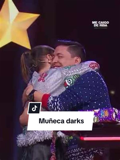 ¡Wow! Una muñeca darks para Gabydarks 😍 #MeCaigoDeRisa, hoy final de temporada de 7:30 a 10:00 p.m. por #El5