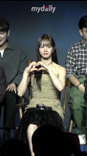 Hyeri poses and poses throughout the production conference.. Hyeri made hand hearts toward the reporters and promoted Season 2 of