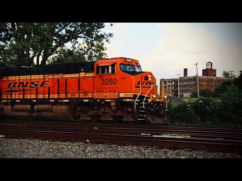 Memphis, Tennessee, USA Double BNSF Train Action