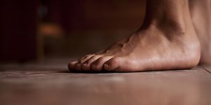 These Doctor-Recommended Shoes and Socks Fixed My Quarantine Foot Pain