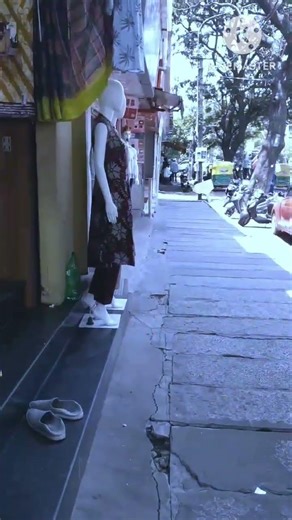 HIEGHT NOT enough to see Customer..