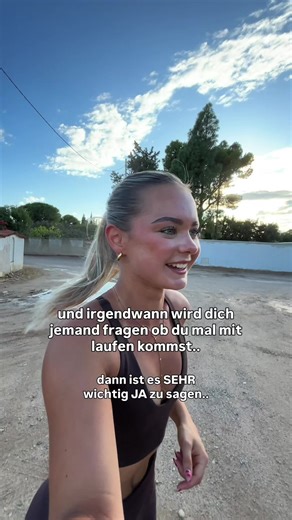 verändert echt so viel..🤓🤞🏼📈 das komplette körpergefühl ändert sich..deine ausdauer wird krass! du kommst an die frische luft..findest coole neue freunde in run clubs und abgesehen davon wird dein körper krass durchtrainiert!✨ also sag einfach mal ja.. vertrau mir🤪 #running #laufen #trend #motivation