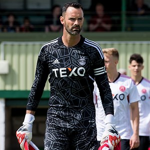 💬 "The last seven years they have been there through thick and thin with me." Joe Lewis sat down with RedTV for one final time and had this message for the Red Army. RedTV subscribers can watch in full now // bit.ly/44kY6iE | Aberdeen Football Club