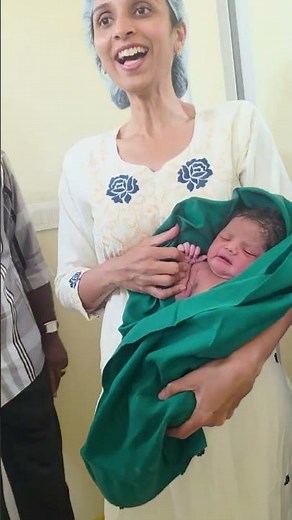 Baby's first minutes with mom and dad #newbornbaby #familymoments #delivery