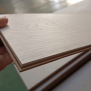 [Hot Item] Wooden Embossed 8mm10mm12mm Super Waterproof Carbon Crystal Plate Black Substrate Eir Laminated Engineered Tile Floor High Gloss Laminate Flooring