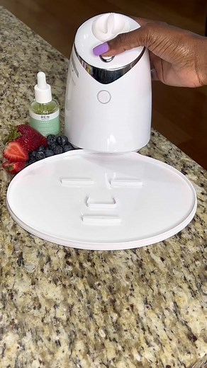 🫐🍓 DIY Face Masks 🧖🏽‍♀️ mask machine from amazon 🫧 link in bio @renskincare Barrier Support Elixir 💖 #skincare #diyfacemask #diy
