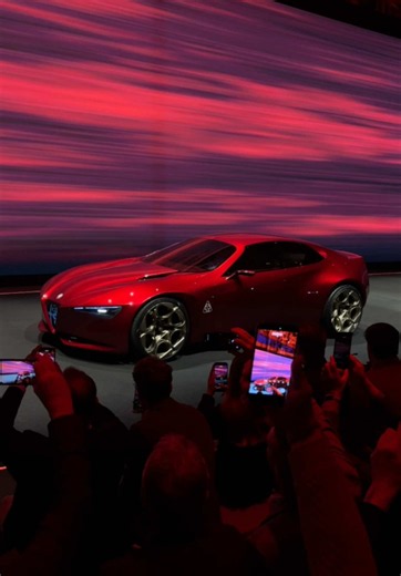 Alfa Romeo Cuorerosso first look — V6 Quadrifoglio vision