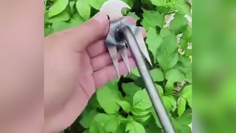 Weeding Artifact Uprooting Weeding Tool, 2025 New Manual Weed Remover Tool, 4 Teeth Garden Weed Puller Tool Manganese Steel Hand Weeder Tool for Lawn Garden Yard Farm (A, 30cm)