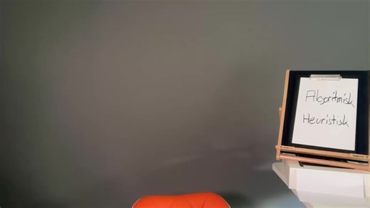 Veckans avsnitt i serien "Rätt räcker inte" handlar om algoritmiska och heuristiska processer. Det är här som det ofta kör ihop sig när det ska lösas problem och skapas värde. Videon är en kort utbildningssekvens där jag förklarar de två skojiga orden med ett par enkla exempel. Häng med här nu! Här är avsnitt 3 👇 | Klas Hallberg