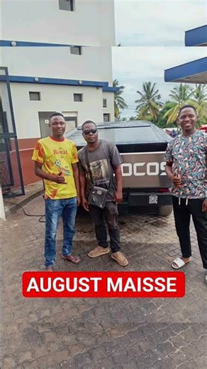 O carro da Tesla, pertencente ao bilionário sul-africano Elon Musk, residente nos Estados Unidos.