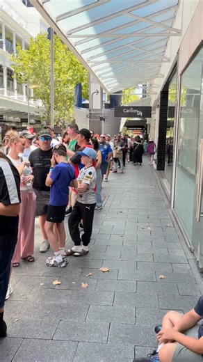Mason Anderson on Instagram: "Everyone out to get a piece of The Answer, Allen Iverson at Hoopsfest in Perth"
