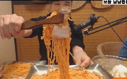 (加速精简版 原速精简版)早期视频 豪放派吃播Donkey吃 10份拌面，部分冷面，五花肉