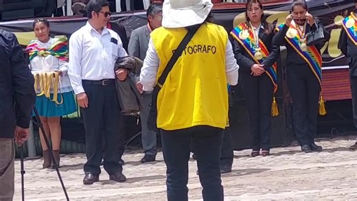 Reconocimiento al Director del Colegio San Ignacio de Loyola Fe y Alegría N.° 44, por su ejemplar liderazgo, su compromiso con la formación de estudiantes con valores y su valiosa contribución al fortalecimiento de la comunidad educativa. | Colegio fe y alegria 44 “San Ignacio de Loyola” Andahuaylillas - Cusco