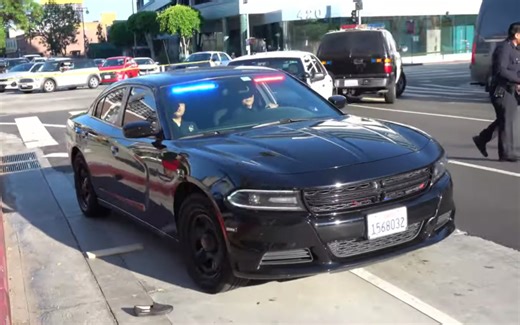 【LAPD】洛杉矶警察 Unmarked (无标记)道奇战马警车出警抵达现场
