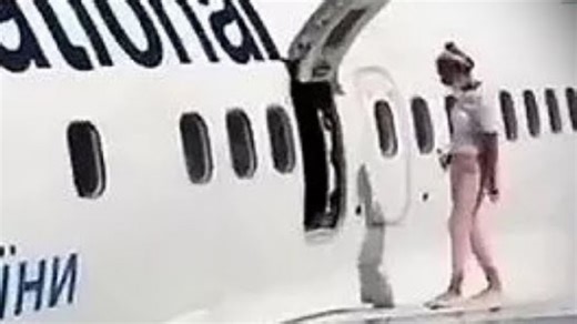 This woman opened a Boeing emergency exit and walked onto the wing