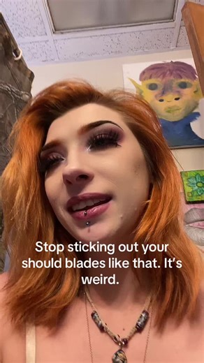 🥴 #sexuallyconfusedseagull2 #tiktok #altmomsoftiktok #greenwitch #orangehair #shoulders #partytricks