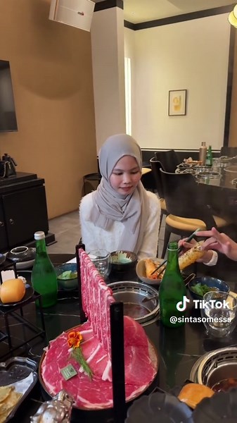 pertamakalinya fina makan seafood #morlab | morlabofficialindonesia