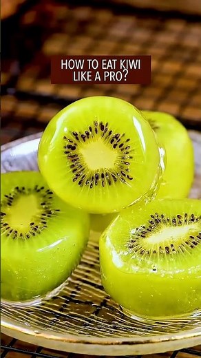 How To Eat Kiwi Like A Pro 😎😬 from ‪@foodiechina888‬