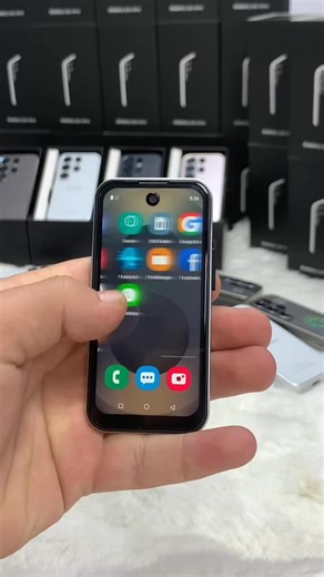 شیپ نو رسیده! 😘✨ کوچک، اما شاهکار! 📱 Samsung Galaxy S26 mini اندازه کوچک، عملکرد بزرگ! 🔥 اگر همیشه دنبال گوشی‌ای هستید که خوش‌دست، جمع‌وجور و در عین حال قدرتمند باشد… این دو مدل دقیقاً برای شما ساخته شده‌اند! ❤️ ✨ ویژگی‌های برجسته: کوچک‌ترین گوشی‌های لمسی نسل جدید؛ دو سیمکارت فعال؛ نگهداری چارج فوق‌العاده تا یک هفته؛ سبک، سریع و مناسب استفاده روزمره؛ فرقی نمی‌کند طرفدار iOS باشید یا Android— هر دو مدل تجربه‌ای پریمیوم را در کوچک‌ترین ابعاد ممکن به شما می‌دهند! 🌟 📲 اگر عاشق گوشی‌های کوچک و ه