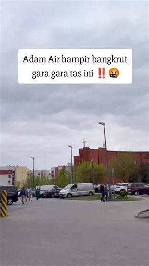 𝗧𝗿𝗮𝘃𝗲𝗹 𝗛𝗮𝗰𝗸𝘀 & 𝗧𝗶𝗽𝘀 ✈️ 𝗜𝗻𝗱𝗼𝗻𝗲𝘀𝗶𝗮 on Instagram: "😱 Tas vakum viral yang bikin koper jadul jadi nggak berguna lagi! Bisa nyedot pakaian biar muat 3x lebih banyak — cocok buat traveling, mudik, atau packing hemat ruang ✈️ 💡 Fitur unggulan: ✅ Kompartemen vakum super kuat ✅ Anti air & ringan ✅ Muat baju, jaket, sepatu, semua dalam 1 tas 🎒 Nama produk: Tas Vakum / Compression Travel Bag / Smart Packing Bag ✨ Cek sekarang 👉 Link Shopee di Bio #tasvakum #tasviral #travelbag #