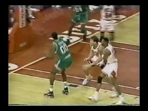 40-Year-Old Robert Parish Makes 3 Clutch Shots in a Row