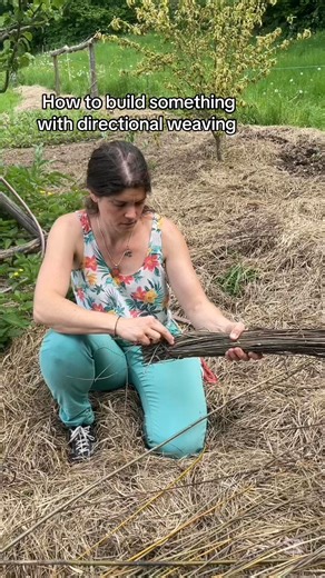 Turning branches into beauty. This is directional weaving, a garden craft that’s part art, part structure, and all heart. By starting with just a few anchor points and guiding each branch into the next, you build something that’s more than just decorative. It’s functional. It’s strong. And if you use living willow? It will literally come to life in spring. There’s something incredibly satisfying about working with your hands and shaping natural materials into something useful. No wires. No plast